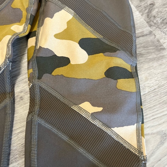 Offline by Aerie The Hugger Legging size small short - Picture 2 of 6